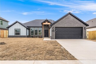 1033 Glenora Ave, Lowell, AR 72745