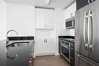 70 Pine St Unit 3303, New York, NY 10005