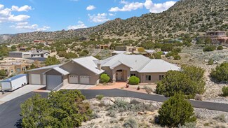 18 Twin Peaks Rd SE, Albuquerque, NM 87123