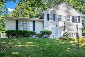 92 Wiltshire Rd, Scarsdale, NY 10583
