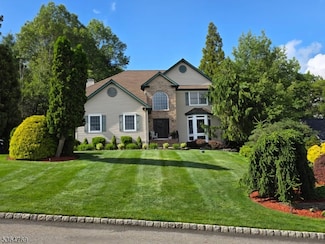 6 Anna Rose Ct, Bloomingdale, NJ 07403