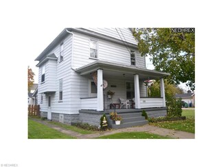 686 Park Ave, East Palestine, OH 44413