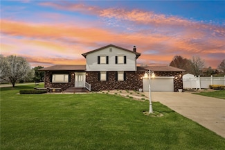 1137 Brookshire Dr, New Castle, PA 16101