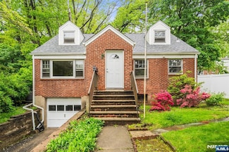 221 Warwick Ln, Leonia, NJ 07605