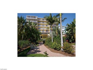 1977 Gulf Shore Blvd N Unit 706, Naples, FL 34102