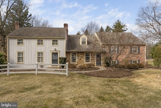 8 Stonehenge Ln, Malvern, PA 19355