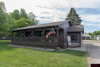 317 317 E St S, Janesville, MN 56048