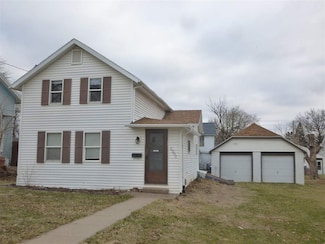 2207 Lucas St, Muscatine, IA 52761
