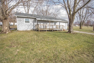 23 N Myers Ave, Herrick, IL 62431