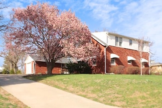 105 E Pioneer Ave, Shenandoah, IA 51601