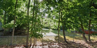 8 Woodside Dr, Mastic Beach, NY 11951