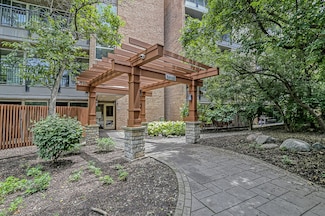 5900 Oakwood Dr Unit 2H, Lisle, IL 60532