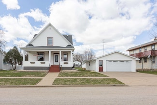 413 N Jackson St, Cuba City, WI 53807