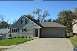 3113 S Nicollet St, Sioux City, IA 51106