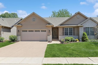 1361 Pinnacle Pines Ct, Bettendorf, IA 52722