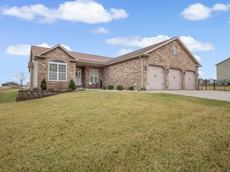 1242 Castle Green Dr, Waterloo, IL 62298