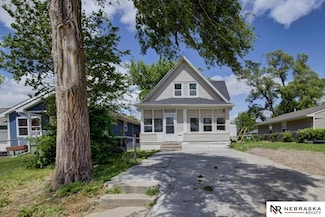2566 Manderson St, Omaha, NE 68111