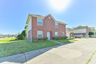 8922 Ledge St, Houston, TX 77075
