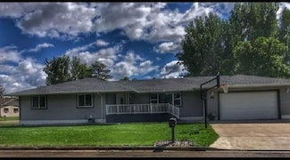 505 22nd St SW, Minot, ND 58701