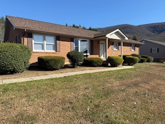 200 Sherry May St, Covington, VA 24426