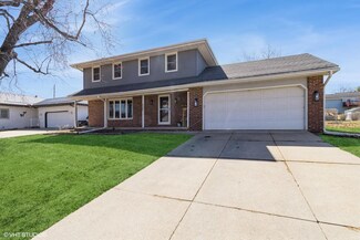505 Friendly Dr, Marshalltown, IA 50158