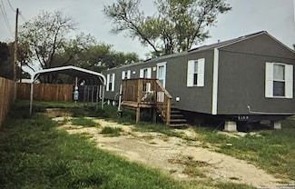 1215 South Way, Pleasanton, TX 78064