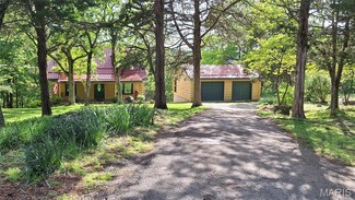8 Pine Ridge Ln, Eureka, MO 63025