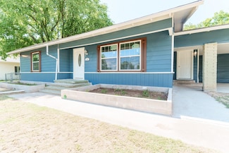 103 N 6th St E, Dawson, TX 76639