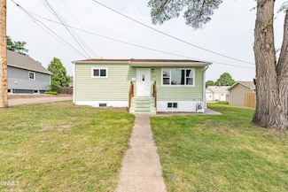 202 10th Ave NE, Mandan, ND 58554