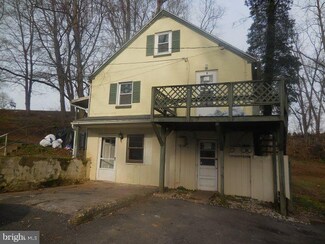210 Fiddlers Elbow Rd, Middletown, PA 17057