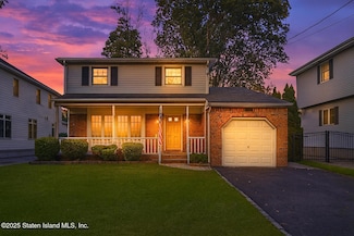 207 Oak Ave, Staten Island, NY 10306
