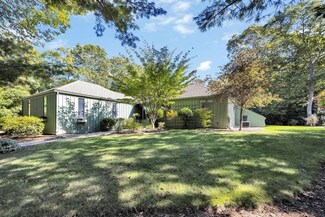 17 Thatcher Holway Rd, Marstons Mills, MA 02648