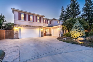 2449 N Oak Grove Ct, Visalia, CA 93291