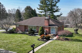 652 S Pine St, Red Lion, PA 17356