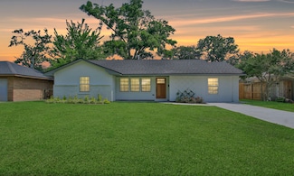 5313 De Lange Ln, Houston, TX 77092