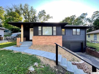 5202 N 49th St, Omaha, NE 68104
