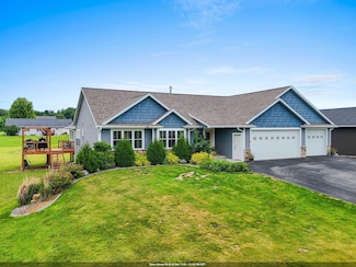 461 Glenview Way, Little Suamico, WI 54141