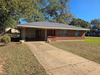 103 N Magnolia St, Plain Dealing, LA 71064