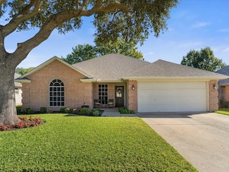 325 Cindy Ln, Saginaw, TX 76179