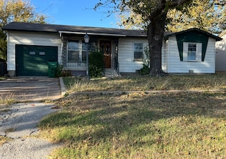 1104 E Omega St, Henrietta, TX 76365