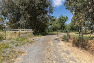 885 Todd Rd, Santa Rosa, CA 95407