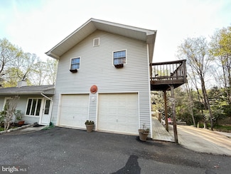 9740 Deerhaven Ln, Great Falls, VA 22066