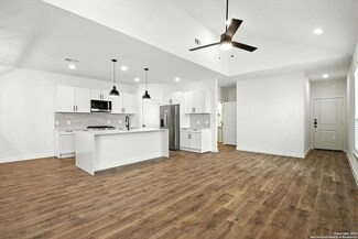 1809 N Peach Creek Dr Unit 3B, Dayton, TX 77535