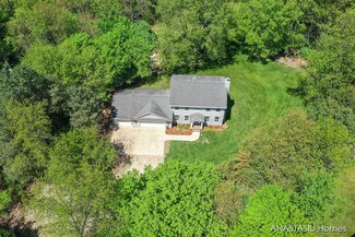 7097 Pine Island Dr NE, Comstock Park, MI 49321