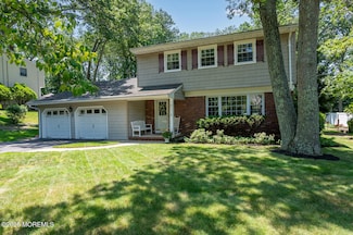 11 Woodmere Dr, Eatontown, NJ 07724