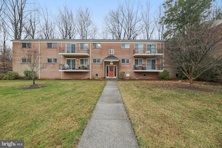 10607 Weymouth St Unit 201, Bethesda, MD 20814