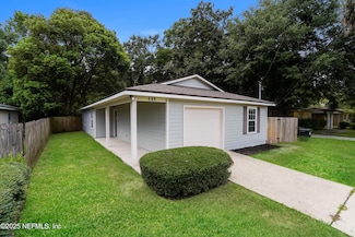 737 N Cypress Ave, Green Cove Springs, FL 32043