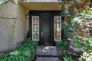 8380 SE 43rd St, Mercer Island, WA 98040
