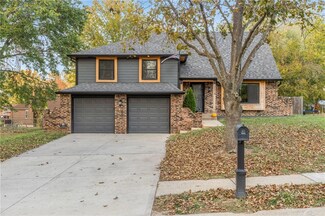 3213 NW Canterbury Place, Blue Springs, MO 64015