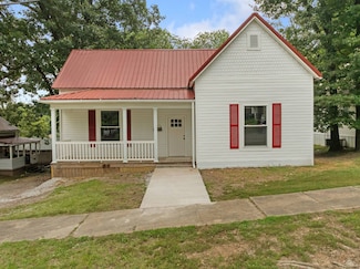 409 N 3rd St, Central City, KY 42330